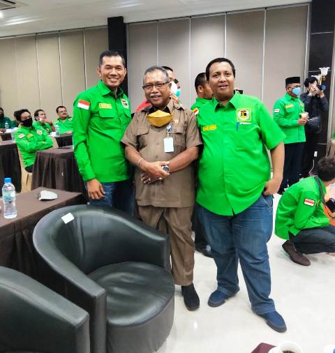 Abang Dery bersama Staf Ahli Gubernur Kepri bidang Ekonomi dan Pembangunan, Eko Sumbaryadi. (Ist).