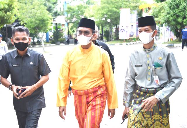 Wakil Ketua DPRD Bengkalis Syahrial saat tiba di Gedung DPRD Pekan Baru. (ist)