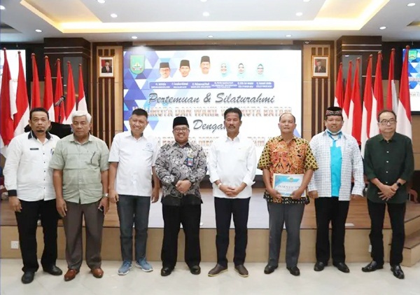 Kepala BP Batam bersama para pengurus IPMB. (Foto BP Batam)