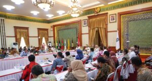 Gubernur Kepri saat Rakor bersama Bupati/Walikota dan Forkopimda. (Foto Diskominfo Kopri).