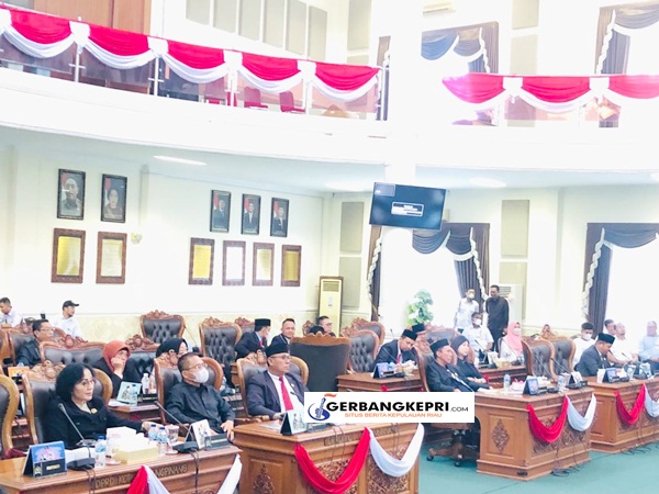 Para anggota DPRD Kota Tanjungpinang yang hadir. (Foto GK.com)