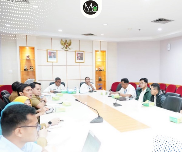Sekda Kota Batam, Jefridin saat memimpin Rakor. (Foto MCP Batam)