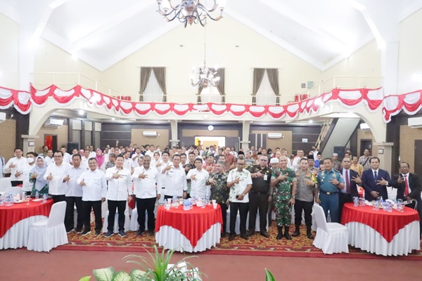 Berfoto bersama. (Foto Diskominfo Karimun)