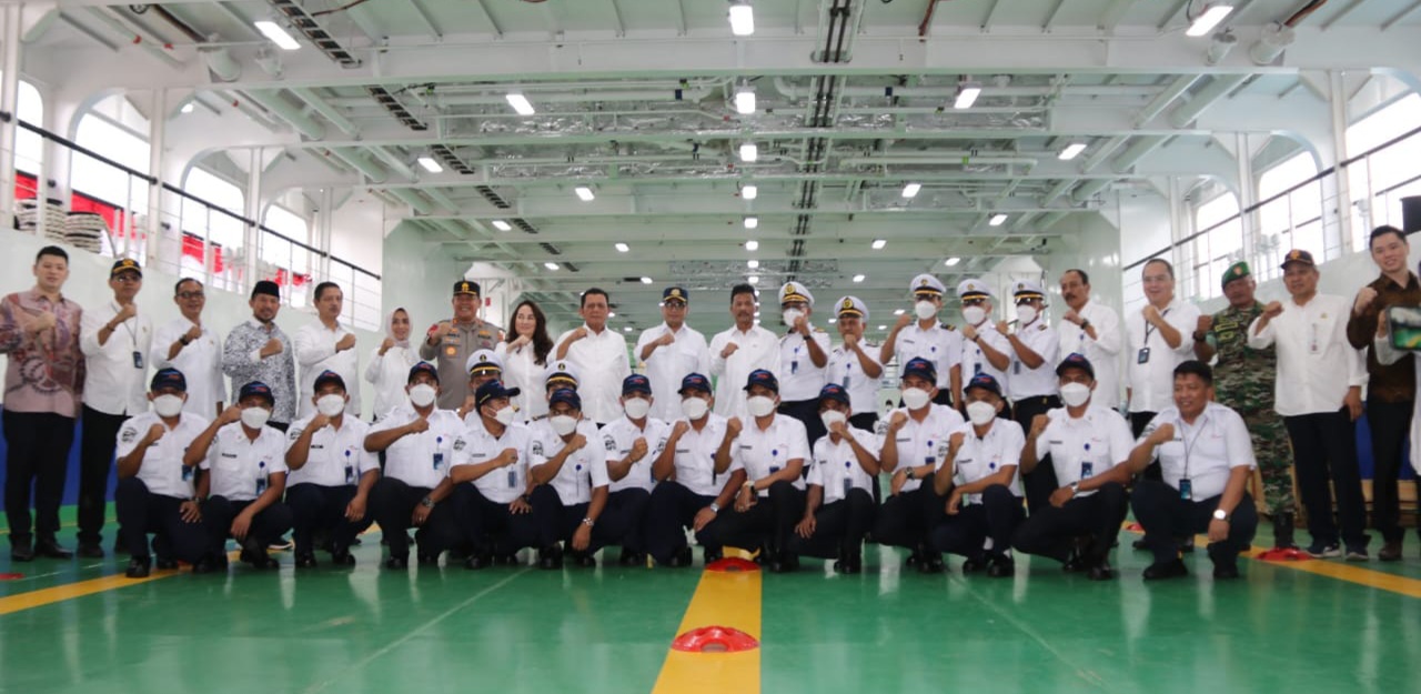 Menhub RI, Gubernur Kepri, Kapolda Kepri dan Wali Kota Batam bersama jajaran. (Foto Diskominfo Kepri)