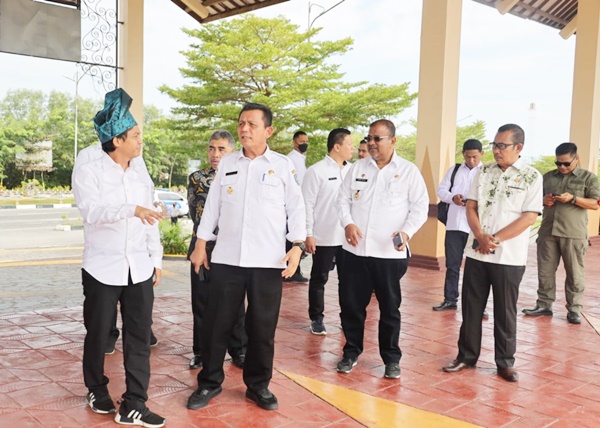 Suasana saat melakukan peninjauan di sejumlah lokasi yang disiapkan sebagai tempat penyelenggaraan GTRA Summit 2023. (Foto Diskominfo Karimun)