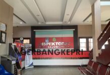 Sekretaris Dinas Ispektorat Tanjungpinang Ngamuk, Bentak, Dan Hajar Meja di Depan Wartawati